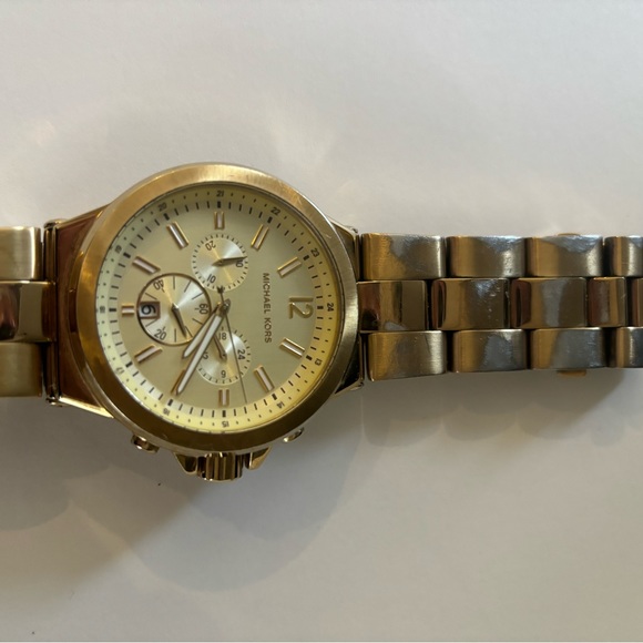 Watch - Picture 2 of 4